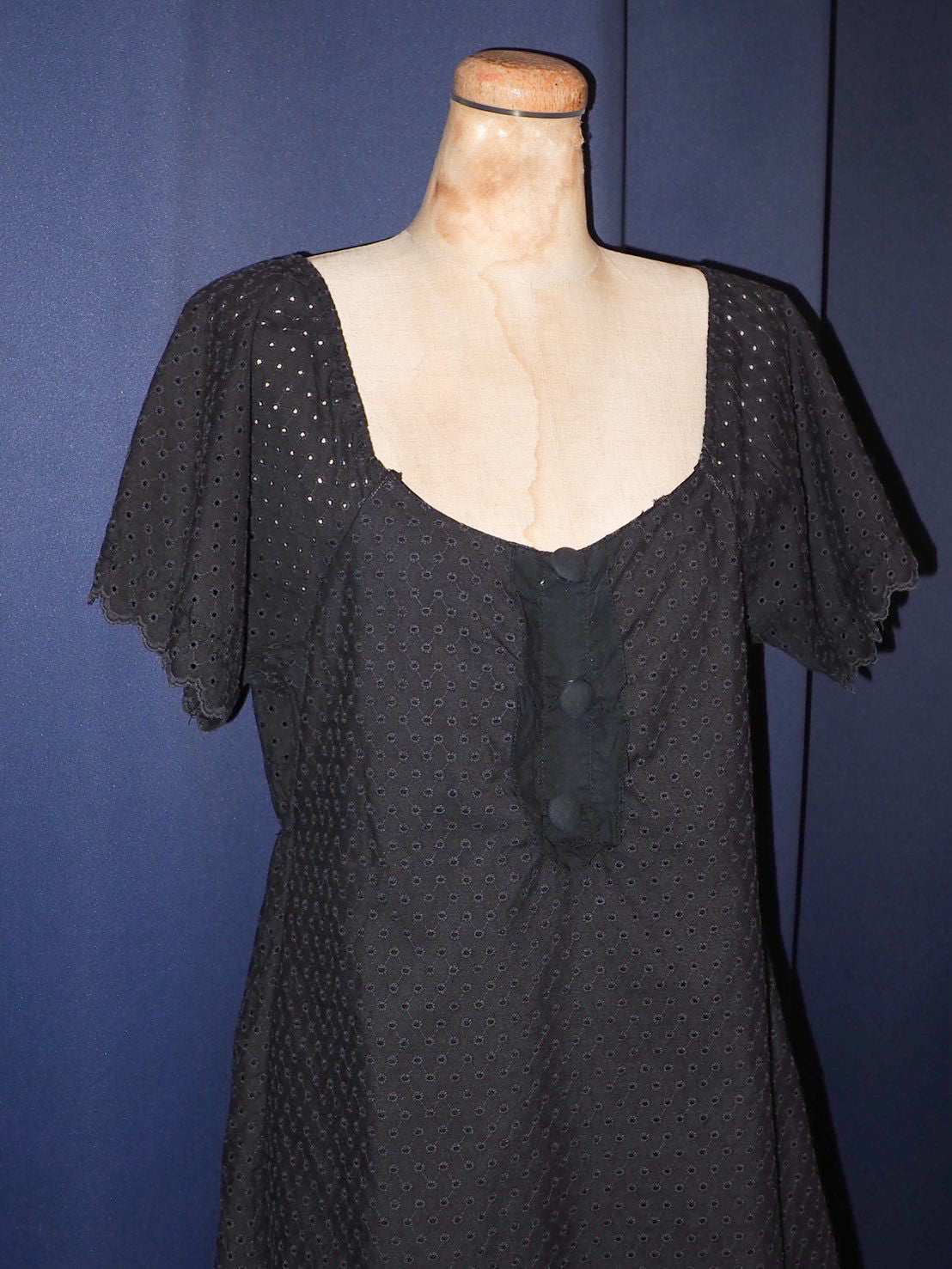 USED LACE punching BLACK DRESS