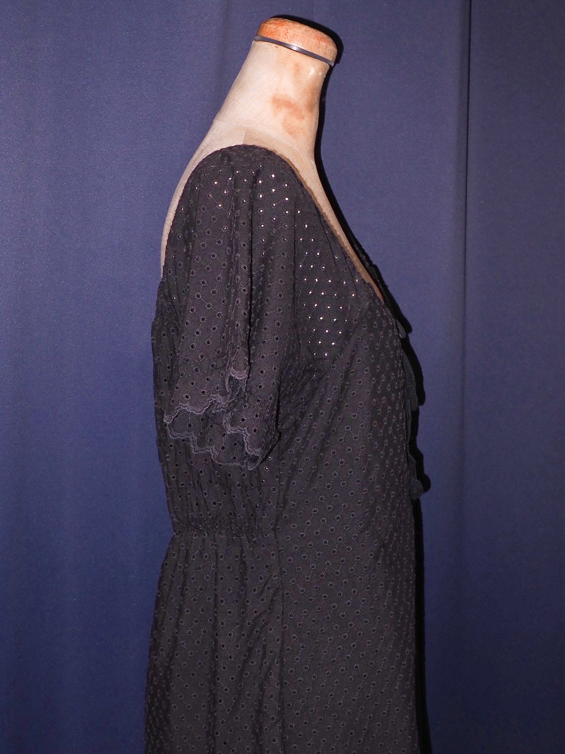 USED LACE punching BLACK DRESS