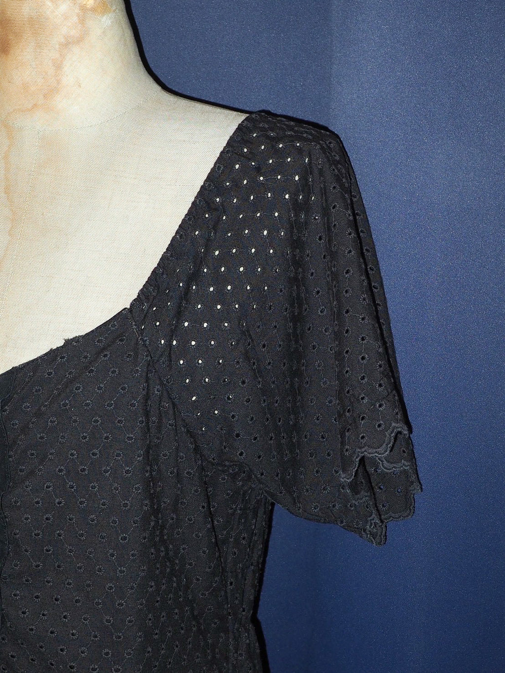 USED LACE punching BLACK DRESS