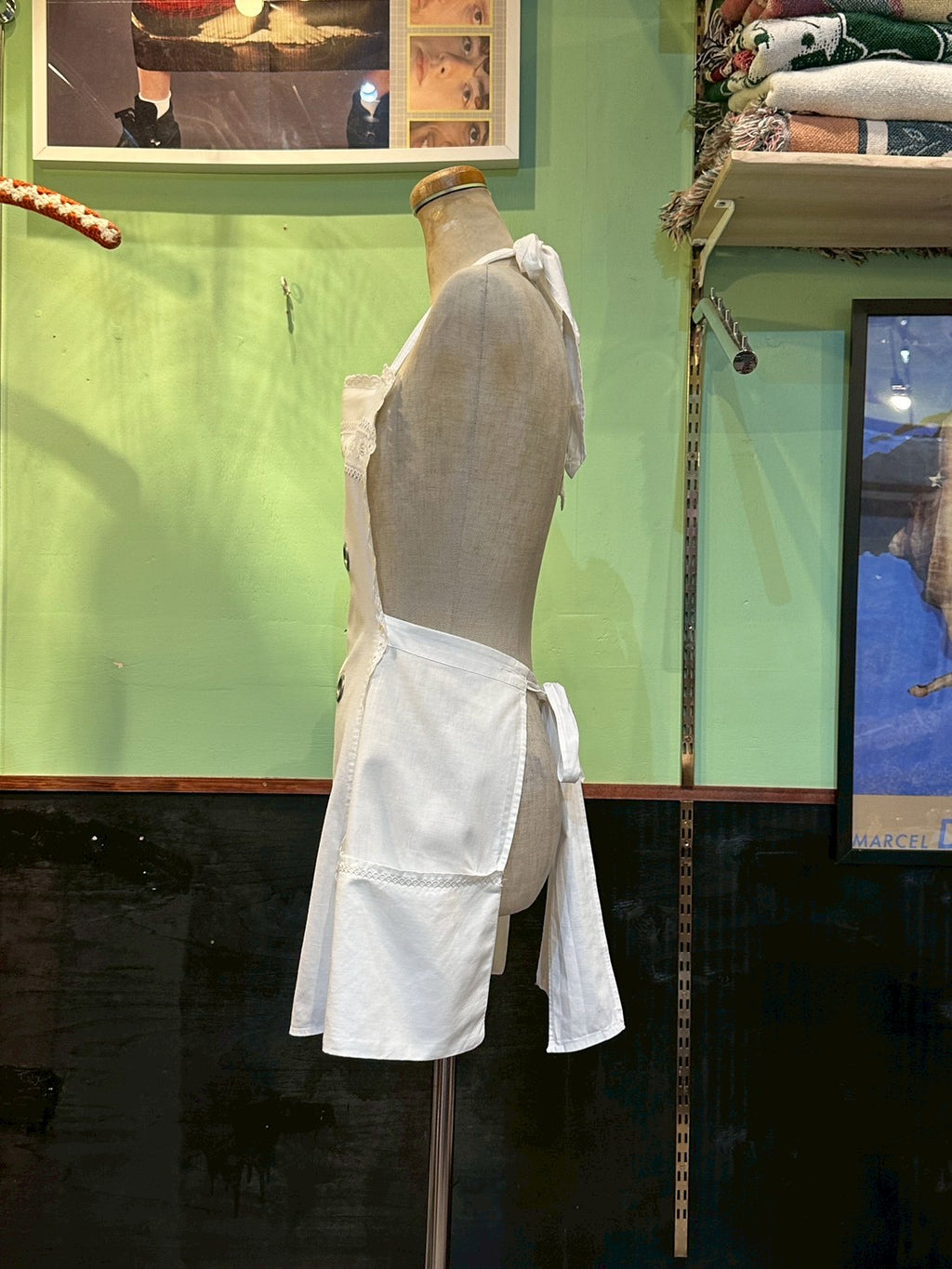 SAUCE MADE EYELET APRON WHITE