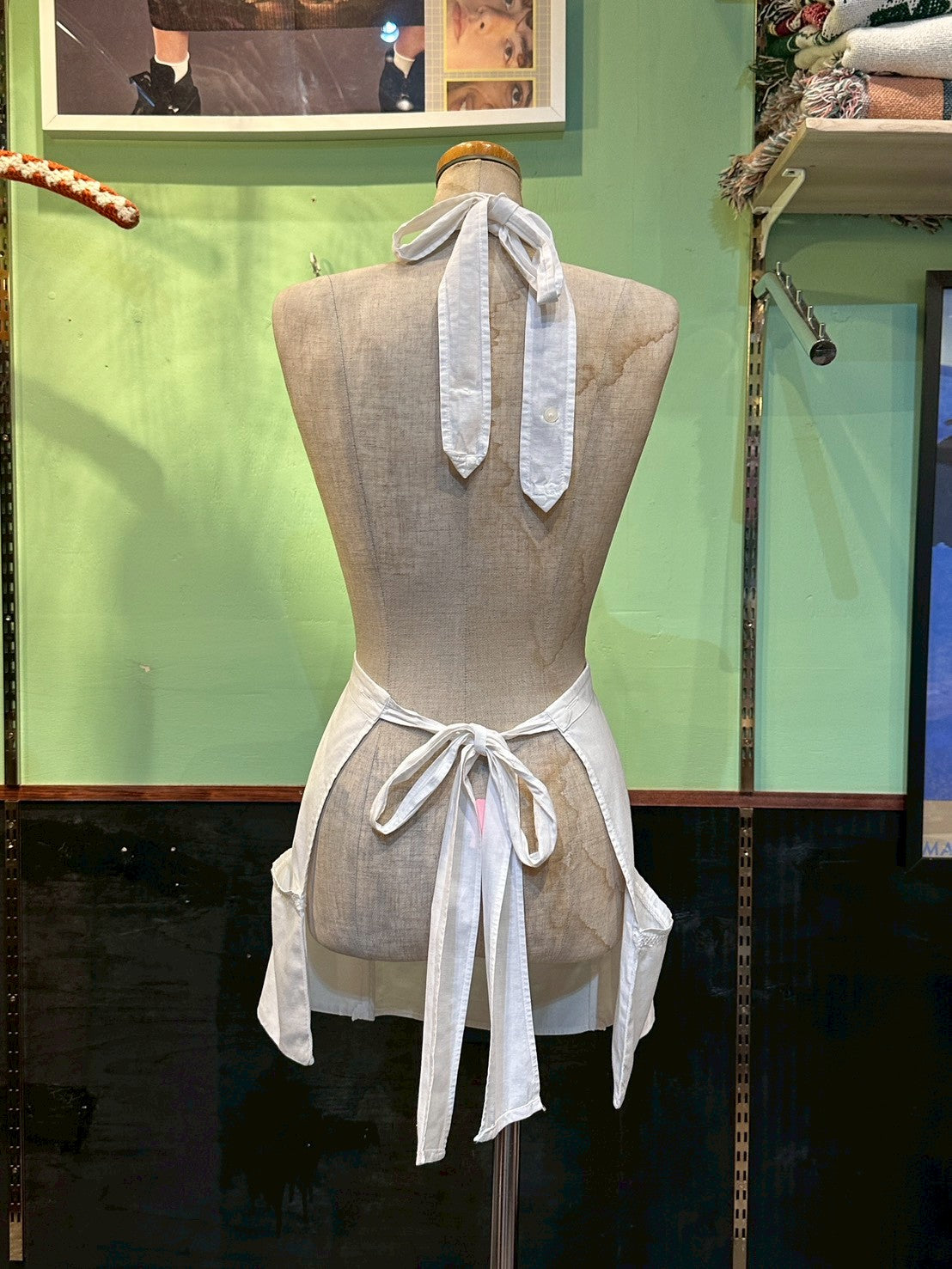 SAUCE MADE EYELET APRON WHITE
