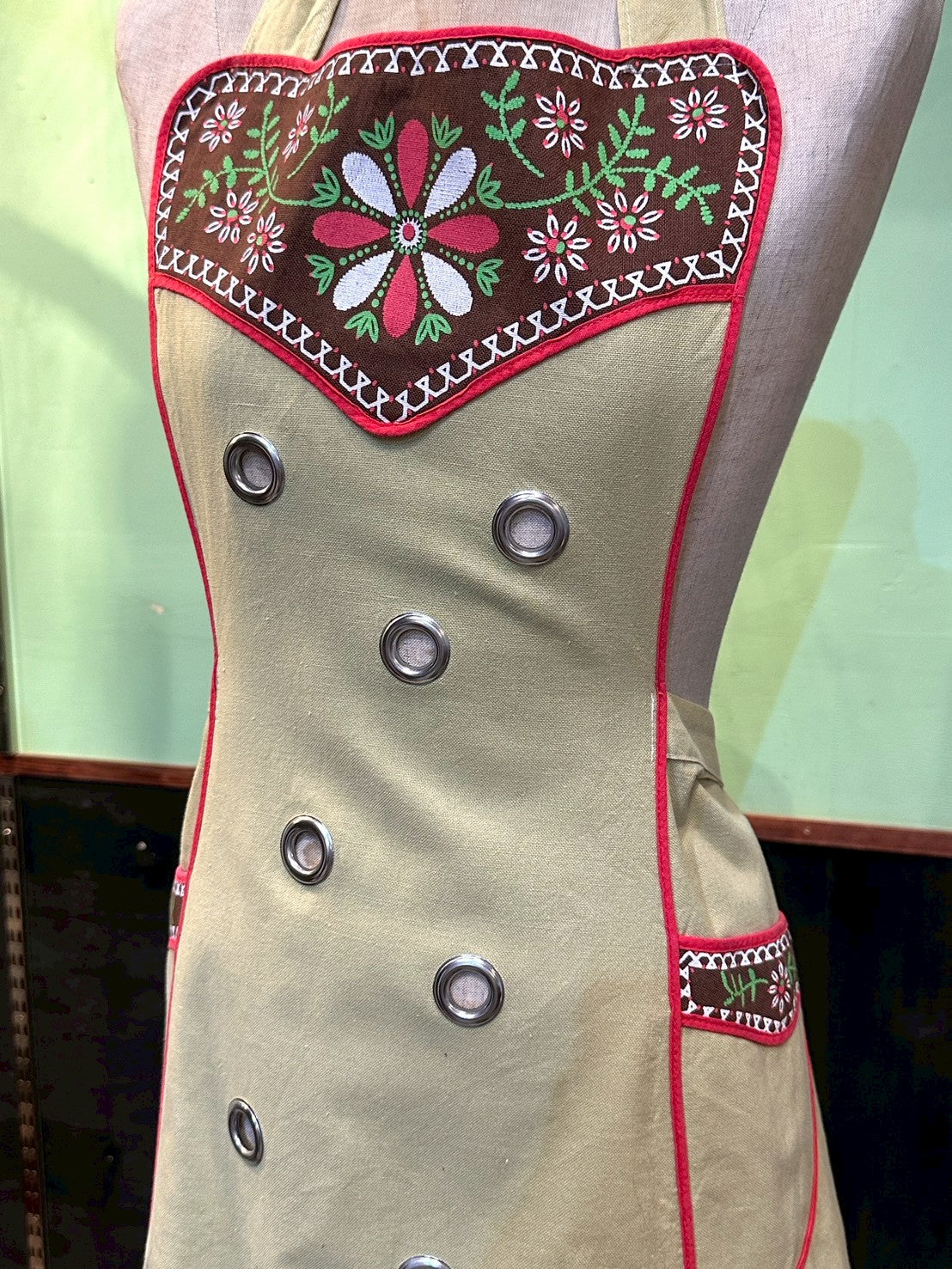 SAUCE MADE EYELET APRON KHAKI