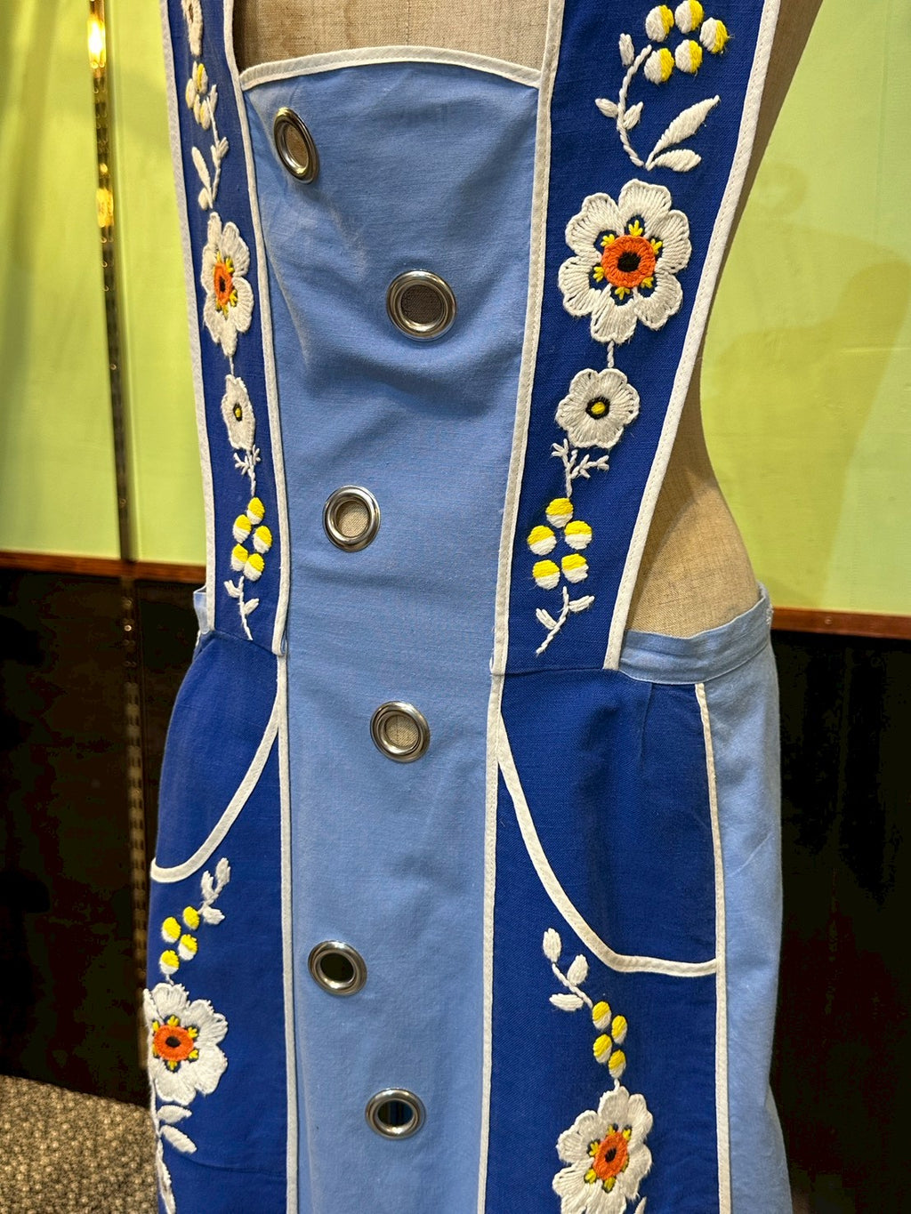 SAUCE MADE EYELET APRON BLUE