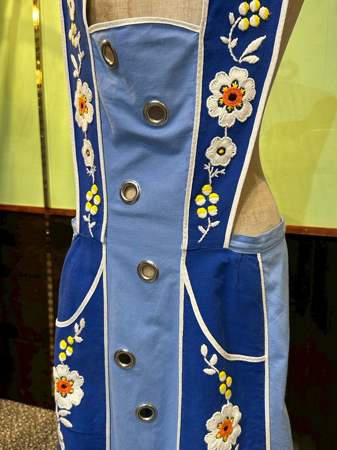SAUCE MADE EYELET APRON BLUE