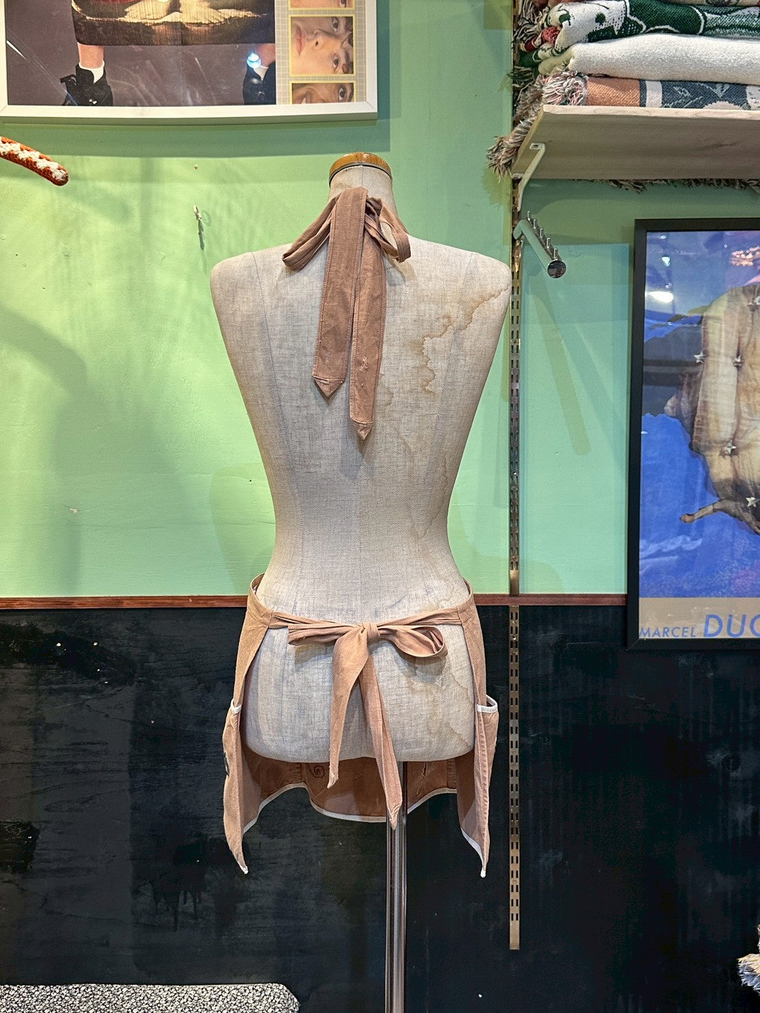 SAUCE MADE EYELET APRON BROWN