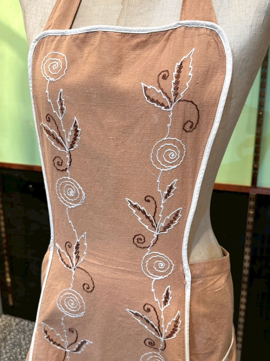 SAUCE MADE EYELET APRON BROWN