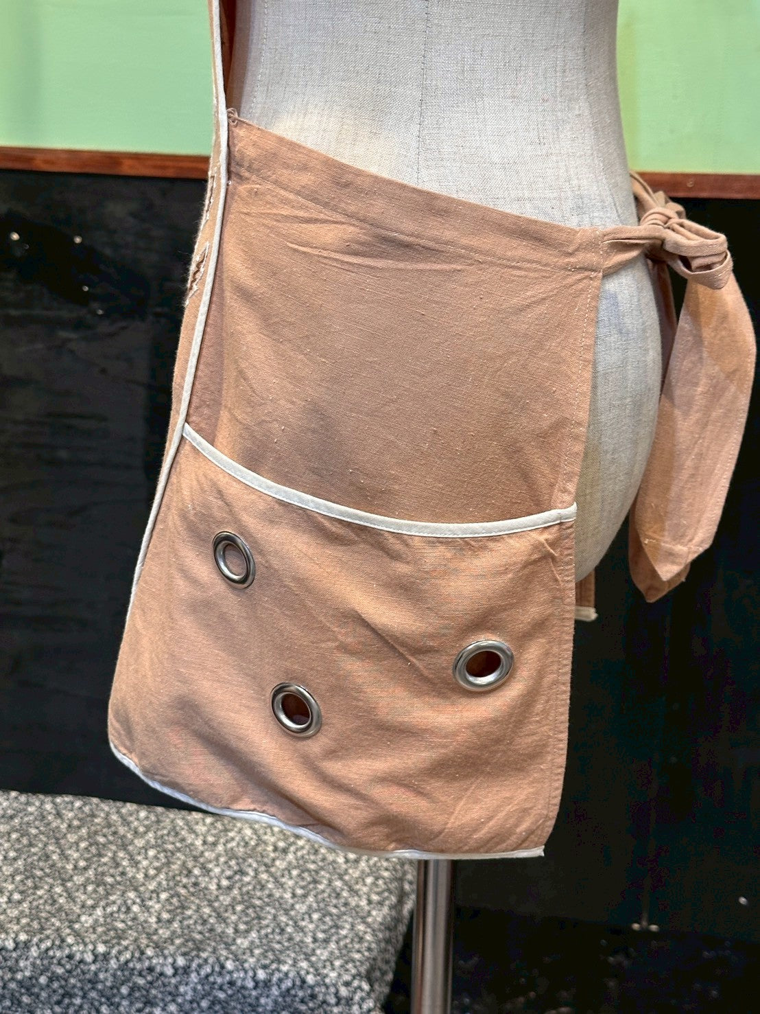 SAUCE MADE EYELET APRON BROWN