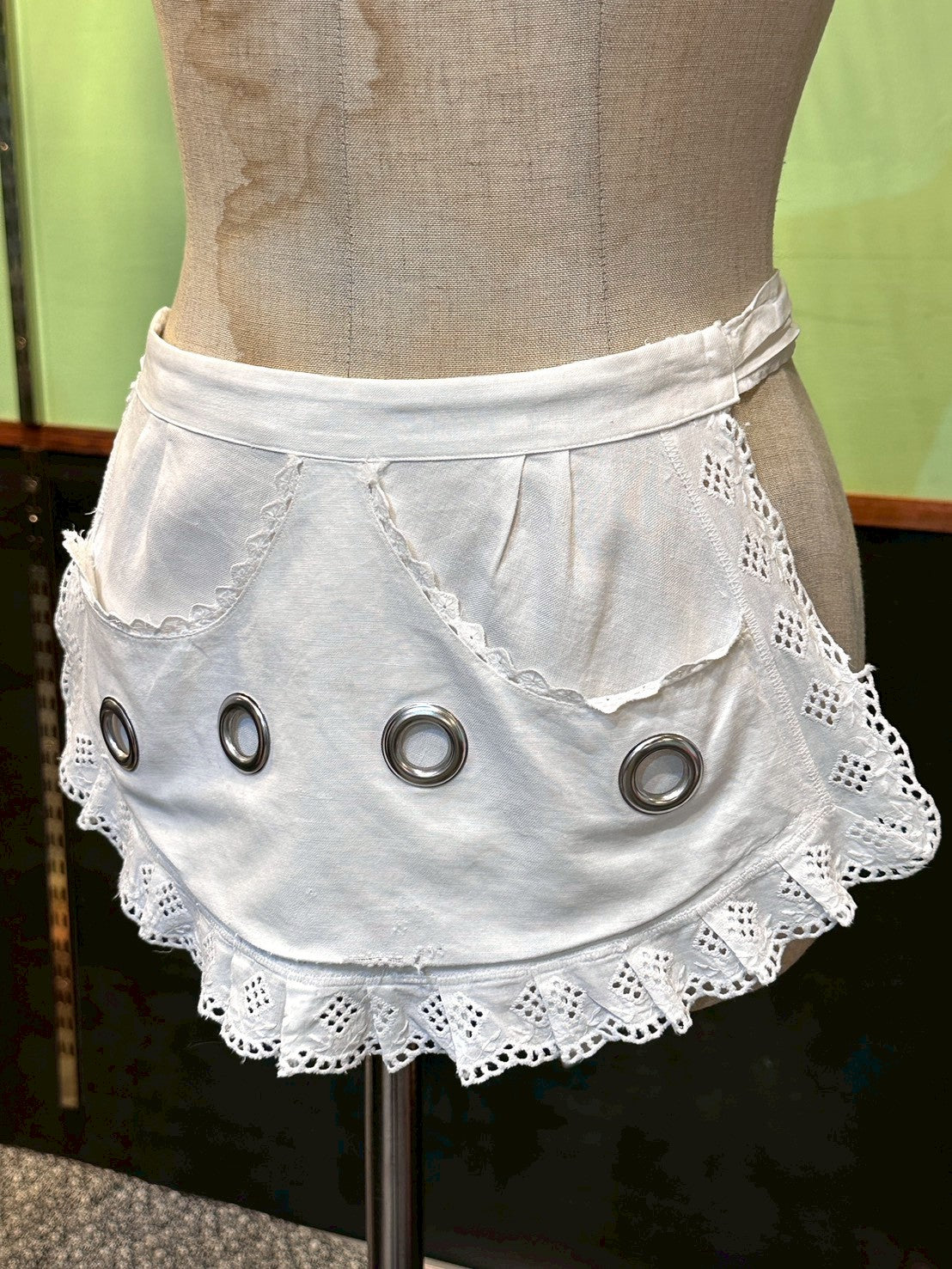 SAUCE MADE EYELET APRON