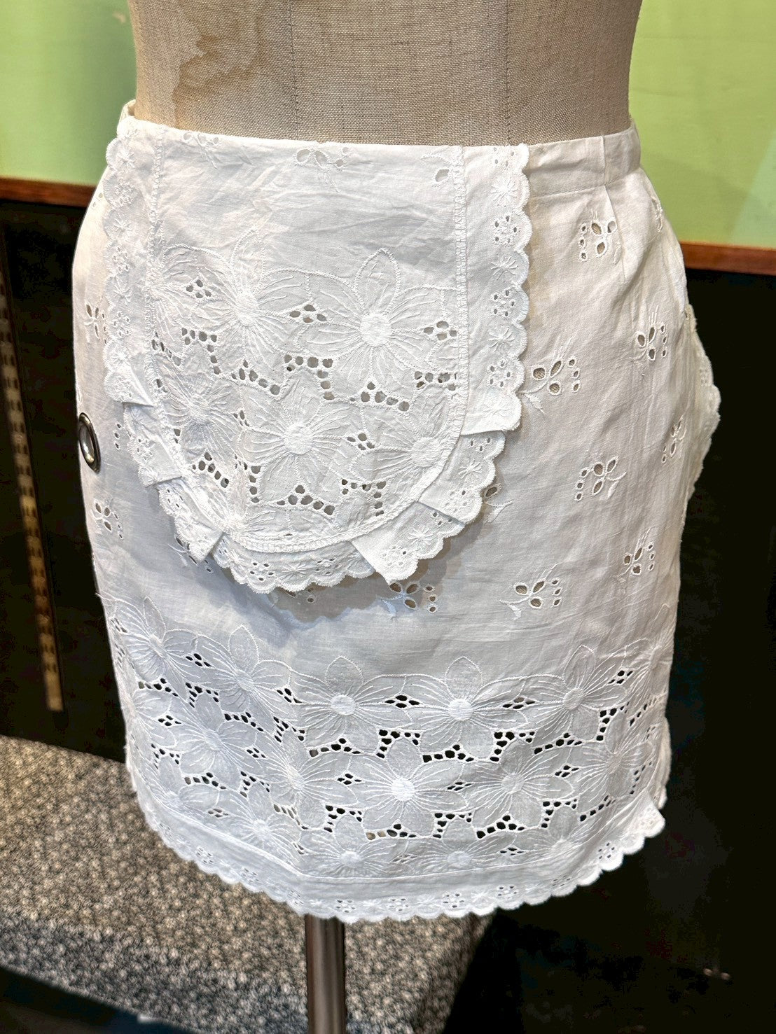 SAUCE MADE EYELET APRON