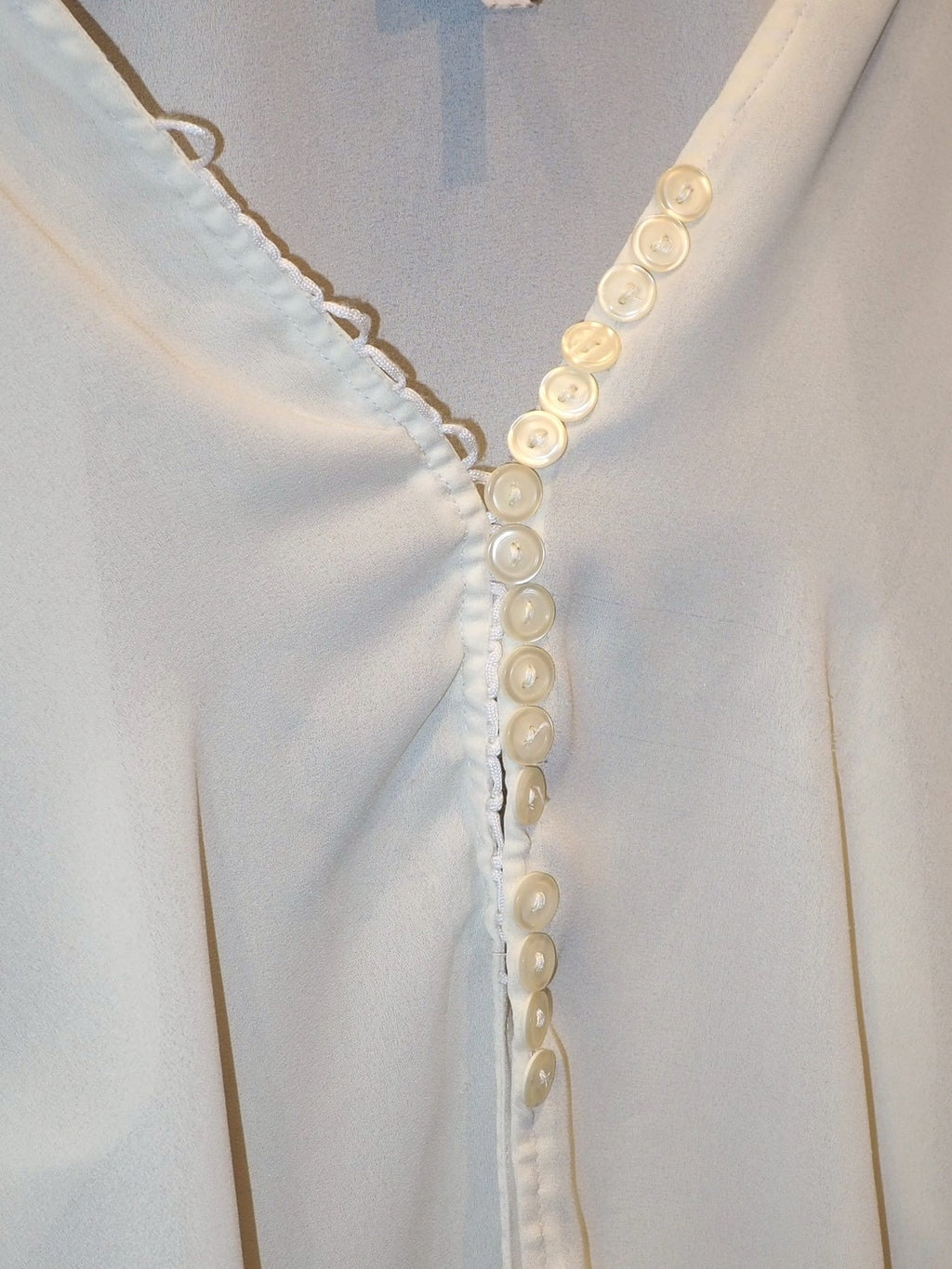 VINTAGE MANY BOTTAN RIGHT CARDIGAN