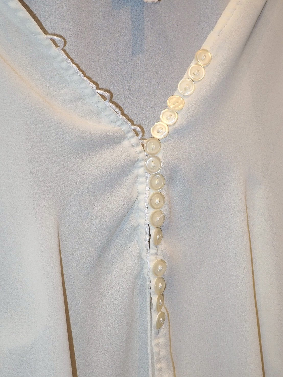 VINTAGE MANY BOTTAN RIGHT CARDIGAN