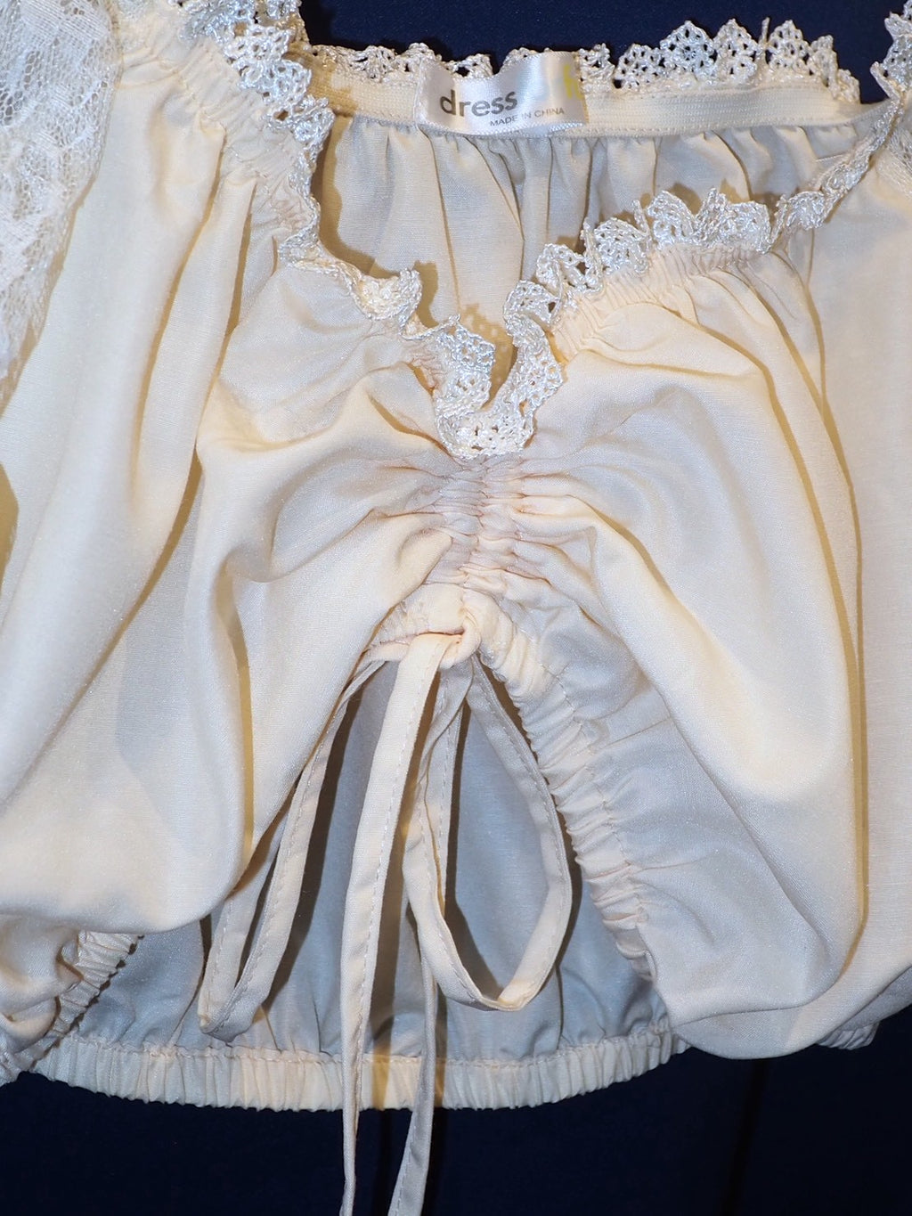 lace short Tyrol blouse