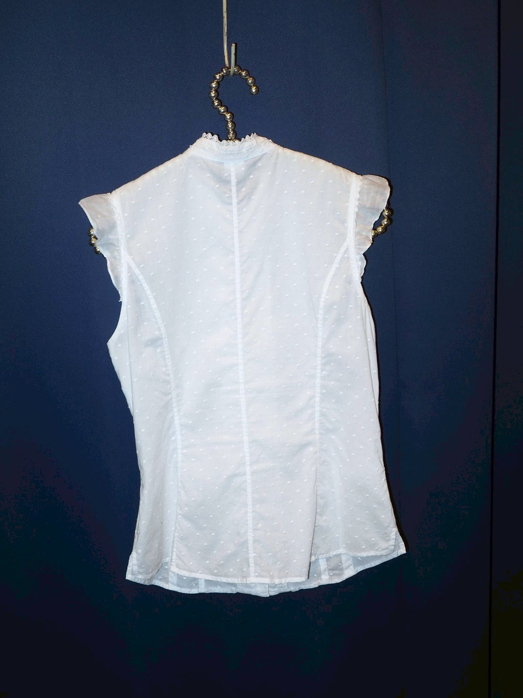 DOT frill nosleeve blouse